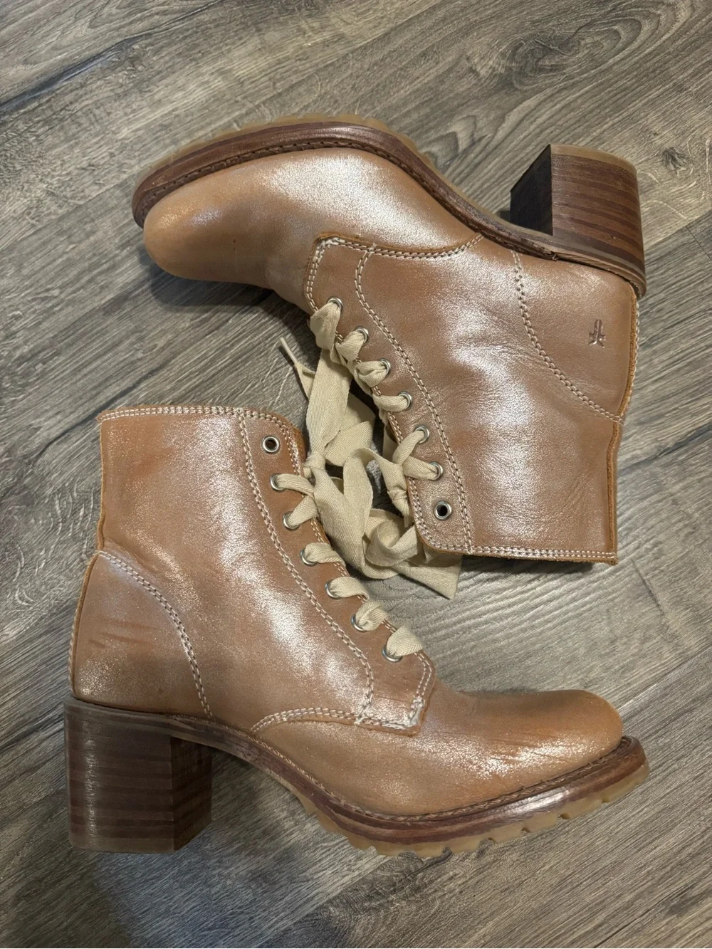 Frye - Picture 6 of 7